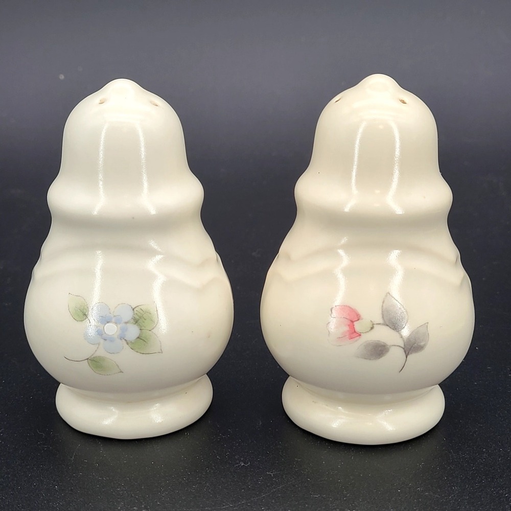 VTG Pfaltzgraff Tea Rose Salt and Pepper Shakers Set Stoneware Floral Pink Blue